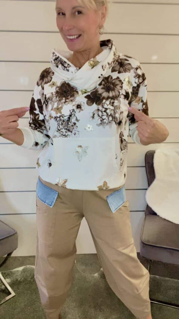 Hoodie mit Blüten – Bild 5