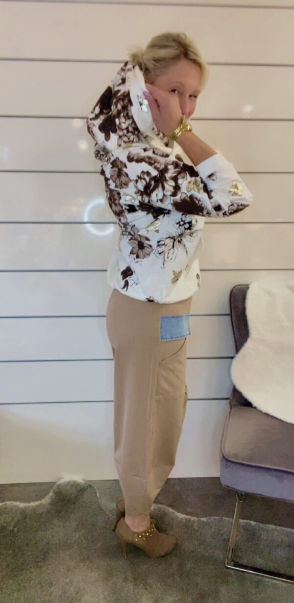 Hoodie mit Blüten – Bild 4