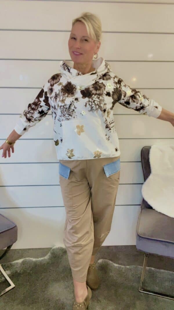 Hoodie mit Blüten – Bild 2