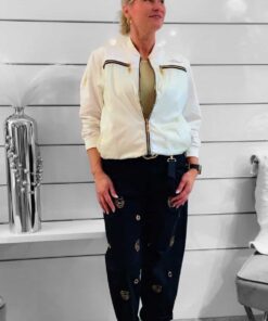 Leichte Jacke mit goldenen Details