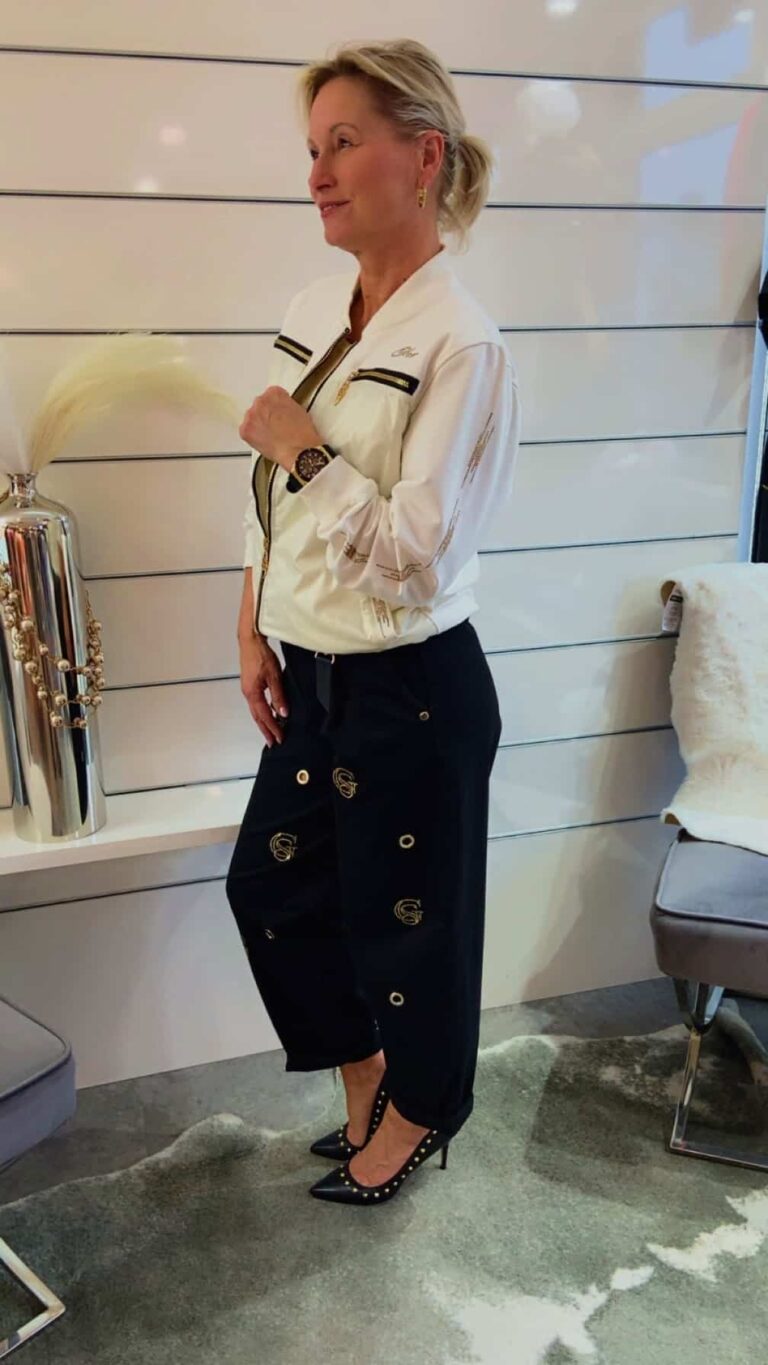 Leichte Jacke mit goldenen Details