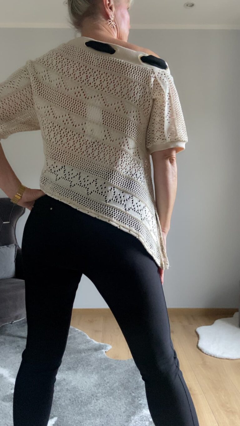 Häkelpullover mit goldenen Details